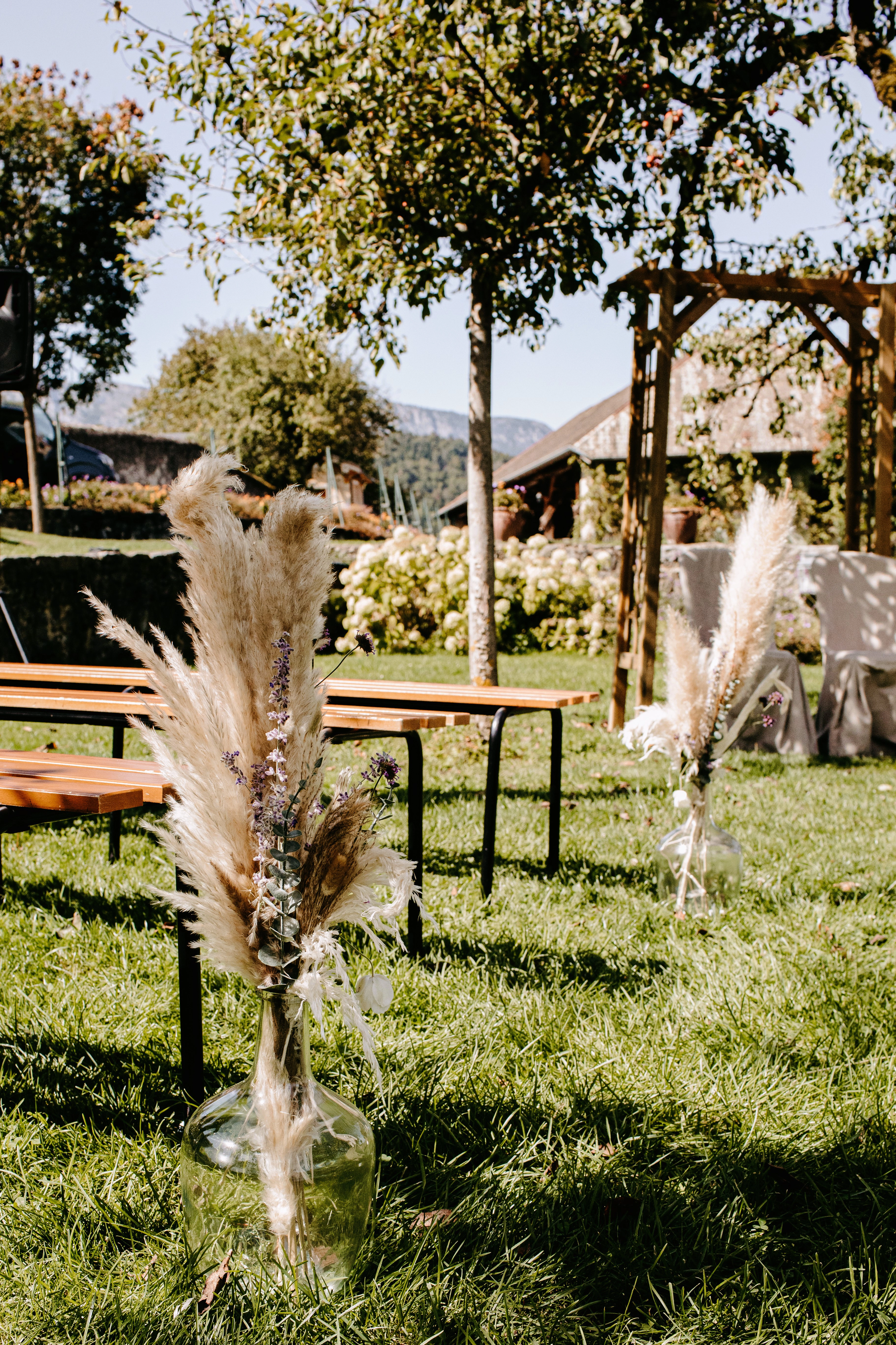 Scénographie cérémonie laïque Ariane & Thibault – Ferme de Gy