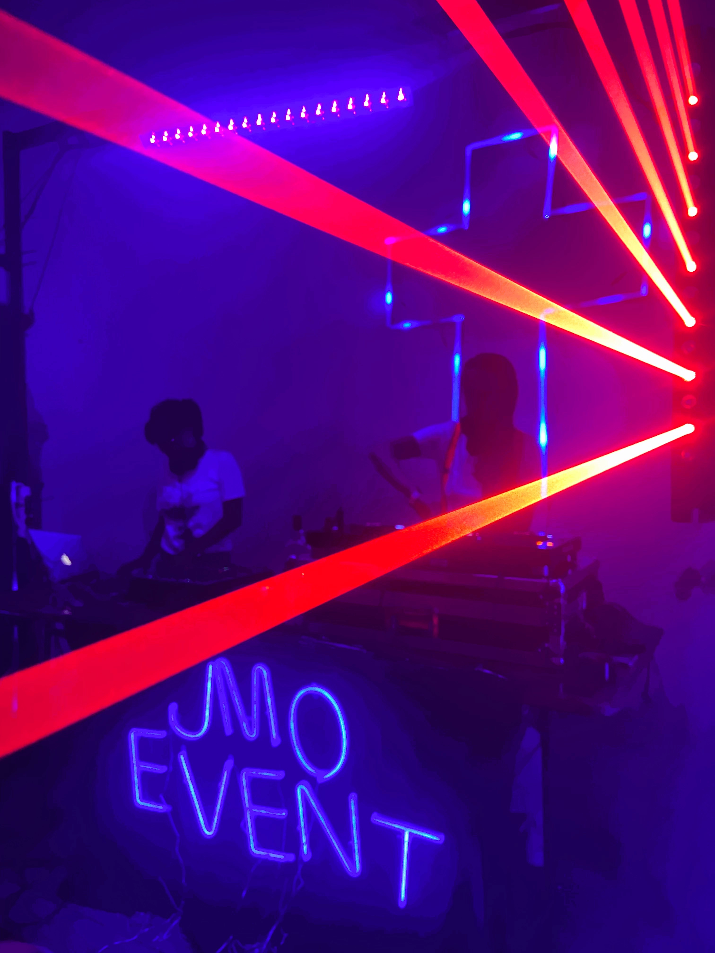 Participants profitant du festival Back to the Party II