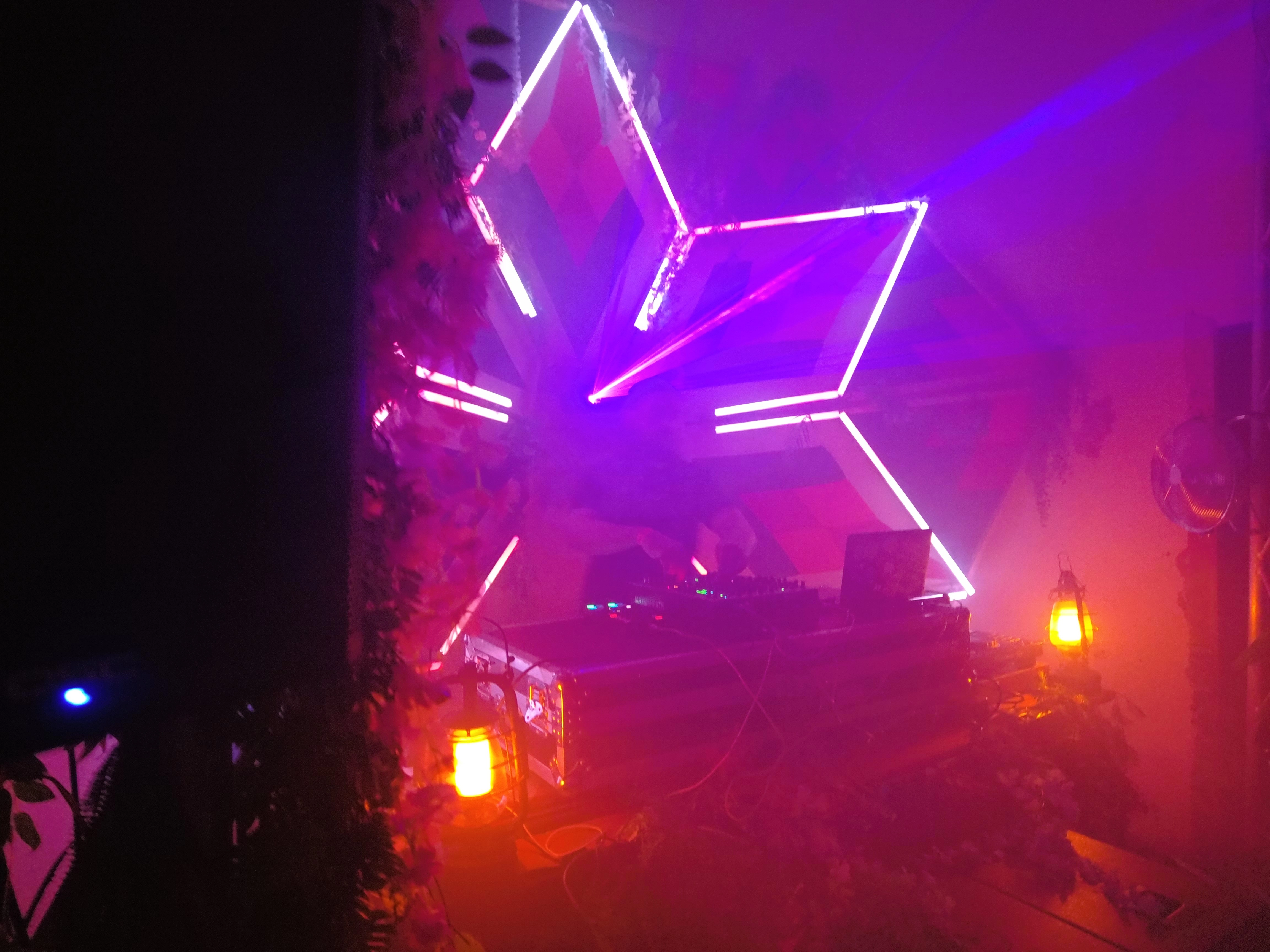 Ambiance festive et participants au Back to the Party III