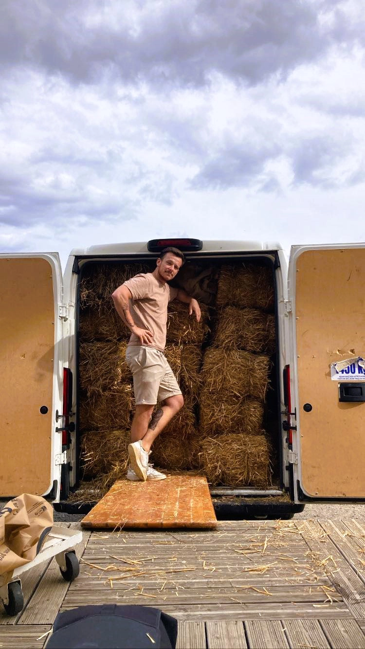 Scènes artistiques et animations lumineuses du festival