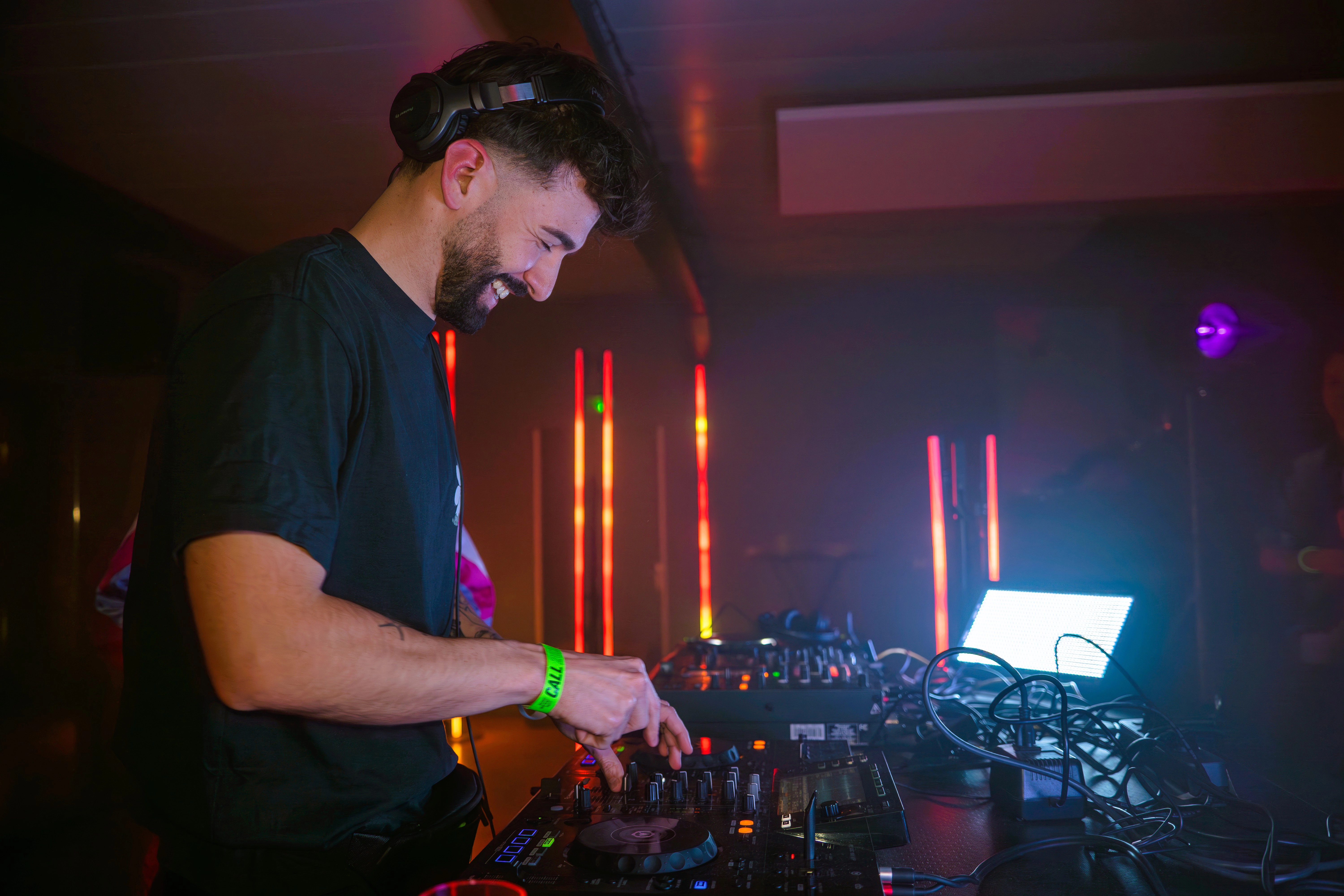 Buffet et présentation des plats du Réveillon Call 2025