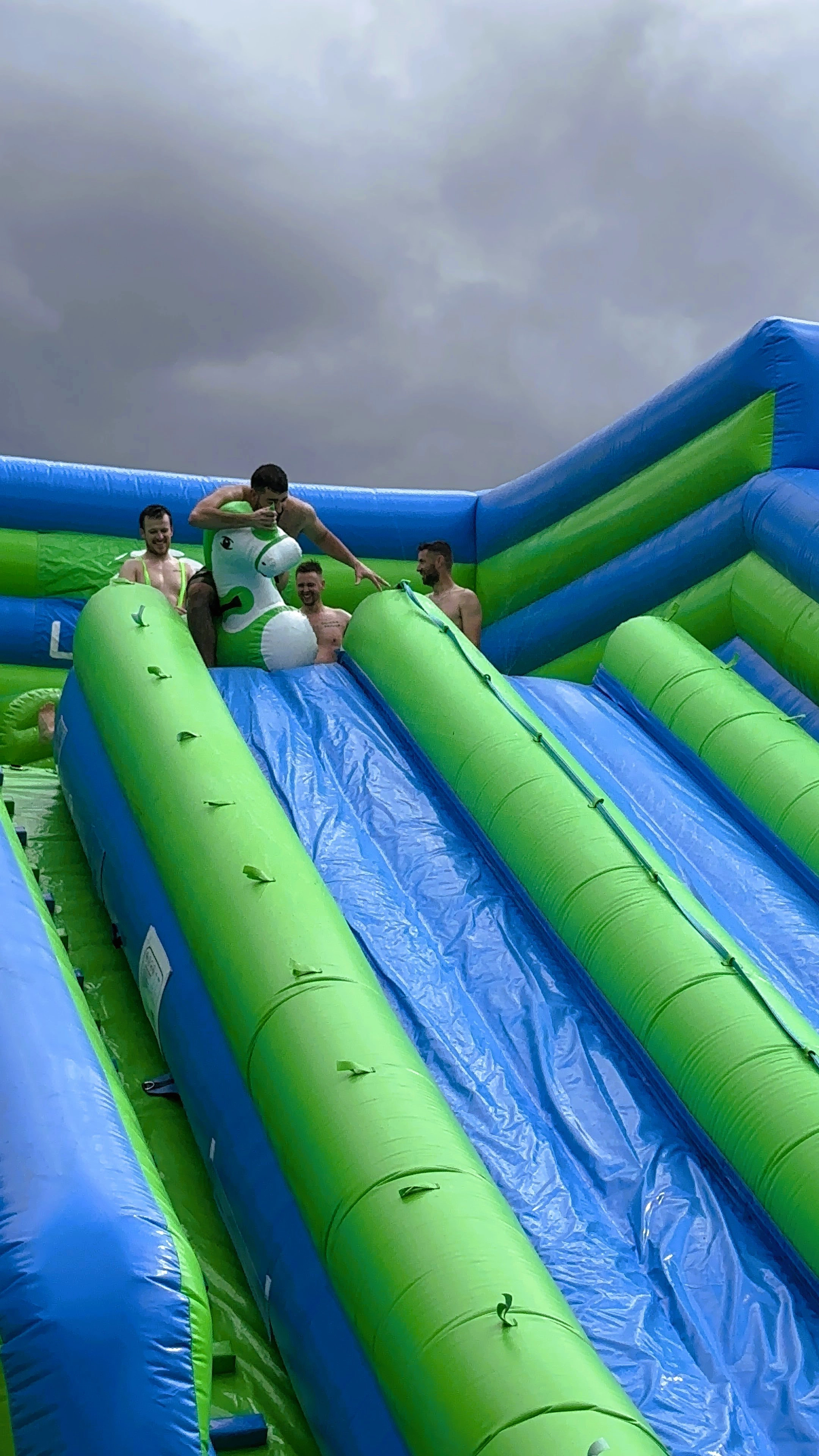 Défis sportifs lors de l'enterrement de vie de garçon de JMO à Annecy